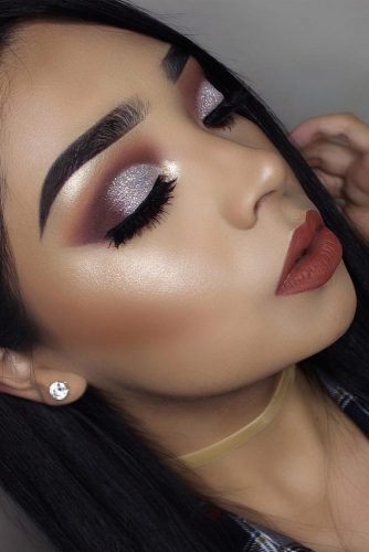 12 Amazing Glitter Christmas Makeup Ideas